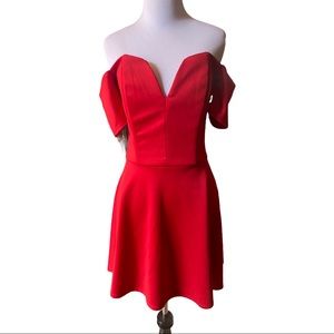 Off the shoulder sweetheart neckline dress!